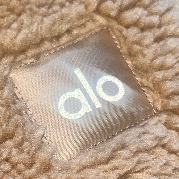 •❌SOLD❌NEW• ALO YOGA Foxy Sherpa Jacket - Picture 13 of 16